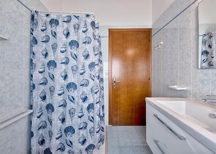 Apartament Marila 6 *