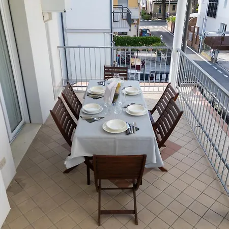Jesolo, Terrazza Vicino Al Mare, 6 Posti Letto Daire
